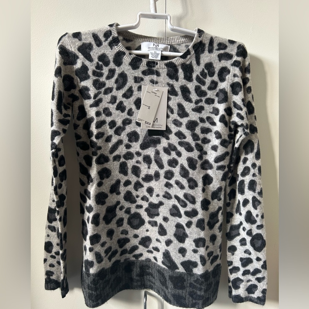 Magaschoni 100% cashmere Sweater size XS NWT leopard grey color